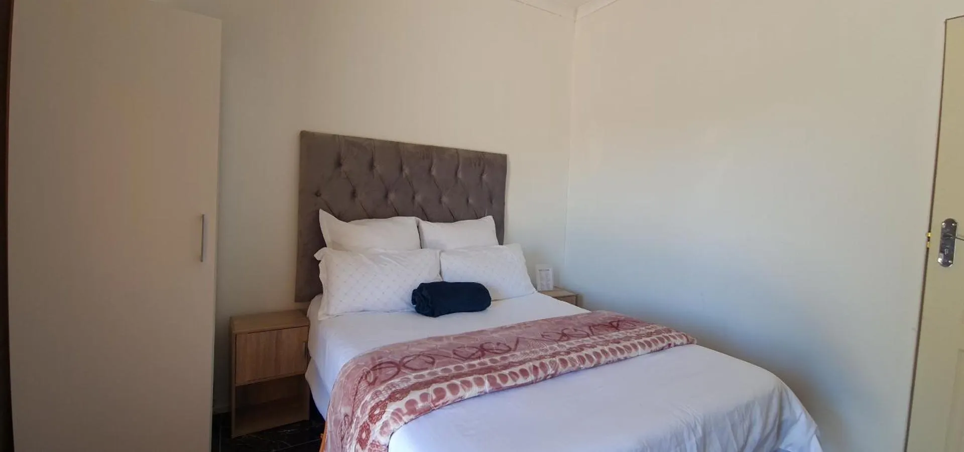 Ojong'S Court Bellville Cape Town Guest house